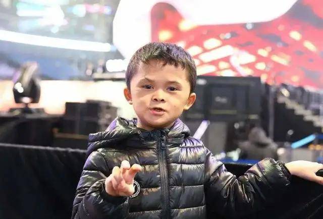 Bi kịch của cậu bé được gọi là “Tiểu Jack Ma” vì quá giống tỷ phú nổi tiếng: Tình hình hiện tại sau 9 năm nổi tiếng khiến dư luận suy ngẫm - Ảnh 3.