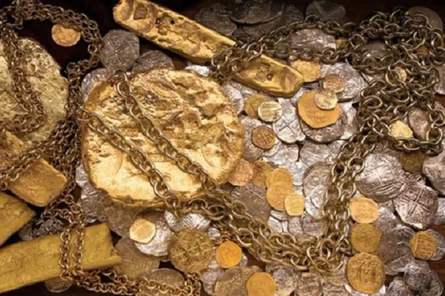 Lặn sâu xuống vùng biển Florida, phát hiện mỏ vàng nặng 40 tấn trị giá 500 triệu USD: Nhiều trang sức, ngọc lục bảo hơn 400 tuổi được tìm thấy - Ảnh 4.
