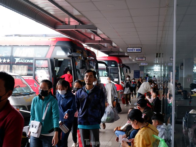 Dự báo lượng khách cực lớn qua sân bay Tân Sơn Nhất dịp 30/4-1/5 - Ảnh 2.