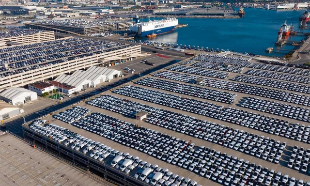 Hình ảnh xe đậu bạt ngàn ở cảng: Điều gì đang xảy ra với ô tô Trung Quốc ở châu Âu? - Ảnh 2.