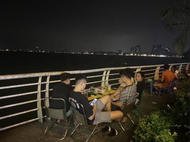 Giới trẻ H&agrave; Nội đua check-in tr&agrave; chanh vỉa h&egrave;, ven hồ - Ảnh 4.