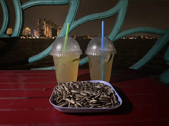 Giới trẻ H&agrave; Nội đua check-in tr&agrave; chanh vỉa h&egrave;, ven hồ - Ảnh 3.