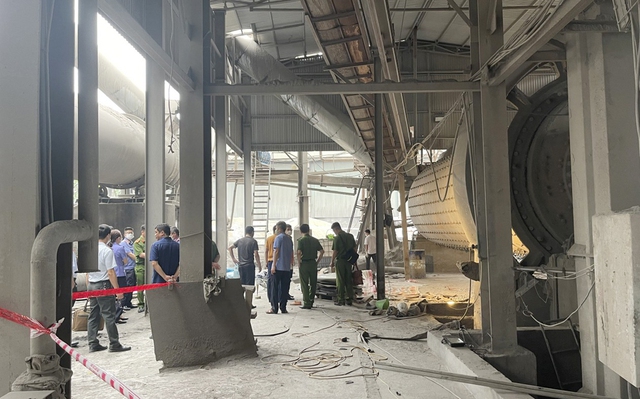 Hiện trường vụ tai nạn nghiêm trọng khiến 7 công nhân tử vong ở nhà máy xi măng Yên Bái - Ảnh 7.