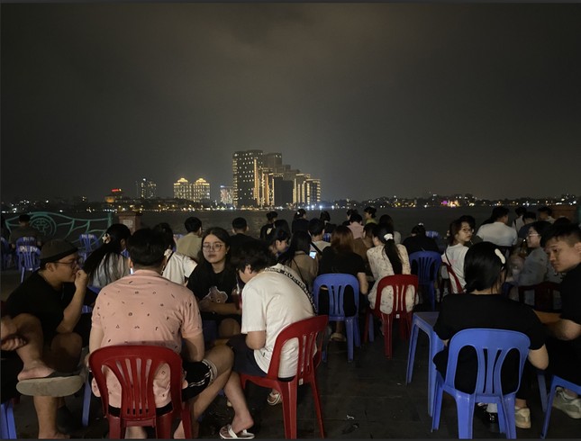 Giới trẻ H&agrave; Nội đua check-in tr&agrave; chanh vỉa h&egrave;, ven hồ - Ảnh 1.