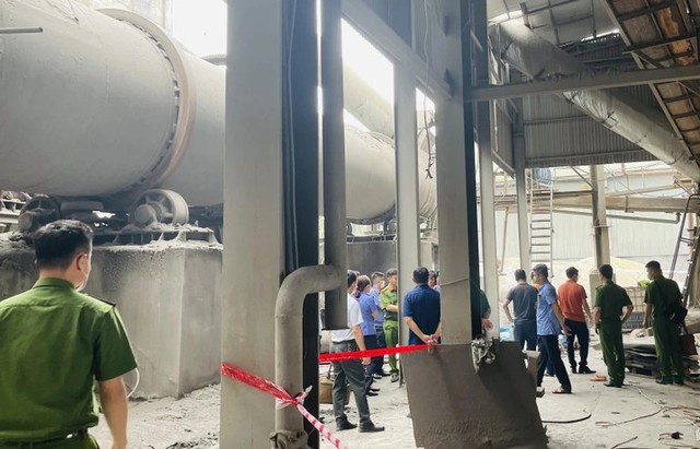 Hiện trường vụ tai nạn nghiêm trọng khiến 7 công nhân tử vong ở nhà máy xi măng Yên Bái - Ảnh 5.