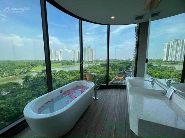 Thực hư về căn hộ có phòng tắm lộ thiên đang gây bão MXH: Vì sao nhiều người không tin là có thật ở Việt Nam? - Ảnh 3.