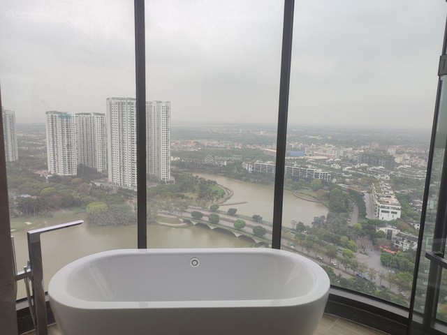 Thực hư về căn hộ có phòng tắm lộ thiên đang gây bão MXH: Vì sao nhiều người không tin là có thật ở Việt Nam? - Ảnh 2.