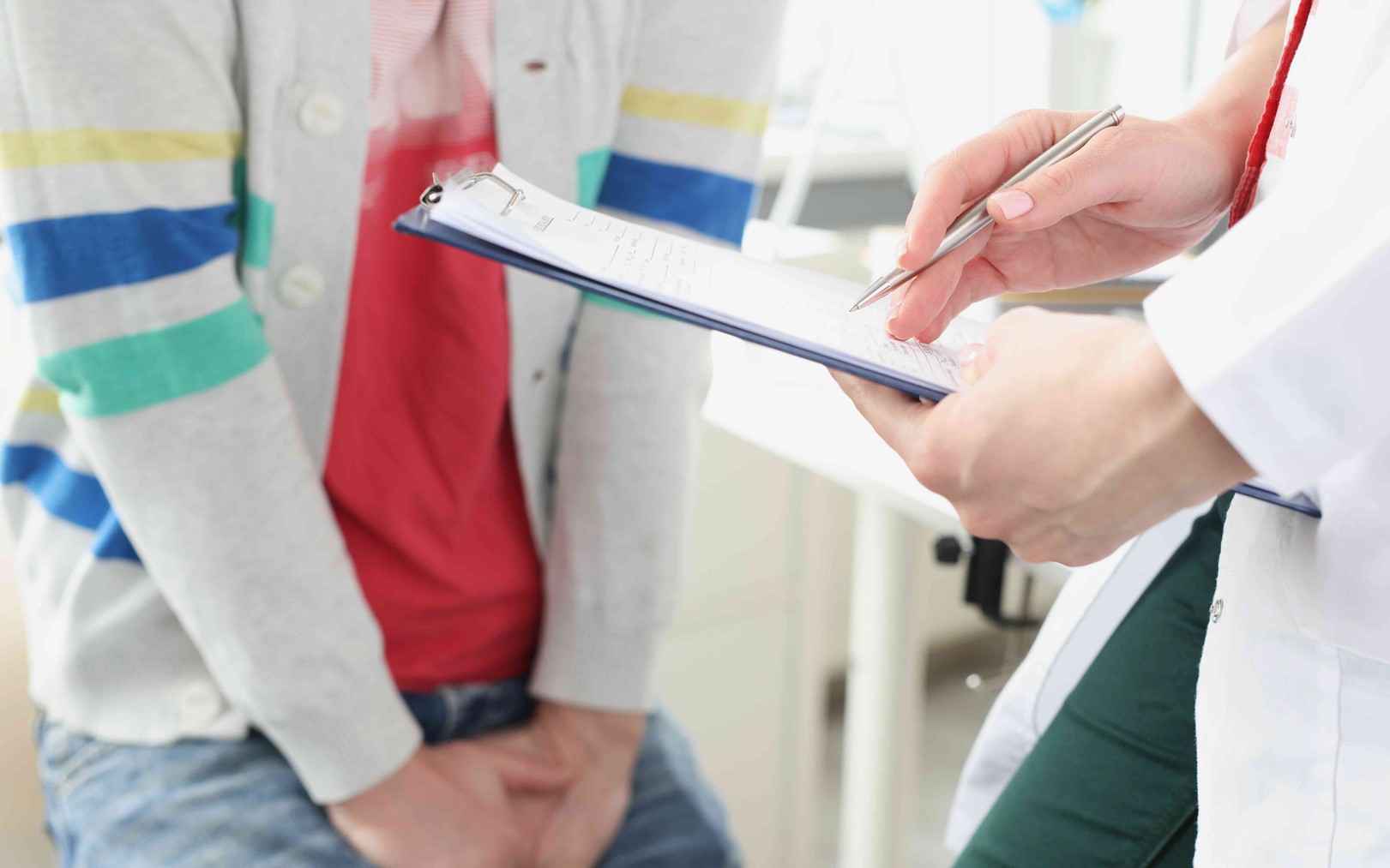 Nửa đ&ecirc;m nghe tiếng rắc, thanh ni&ecirc;n 27 tuổi bất ngờ bị g&atilde;y &ldquo;cậu nhỏ&rdquo; v&igrave; 1 h&agrave;nh động v&ocirc; thức trong l&uacute;c ngủ