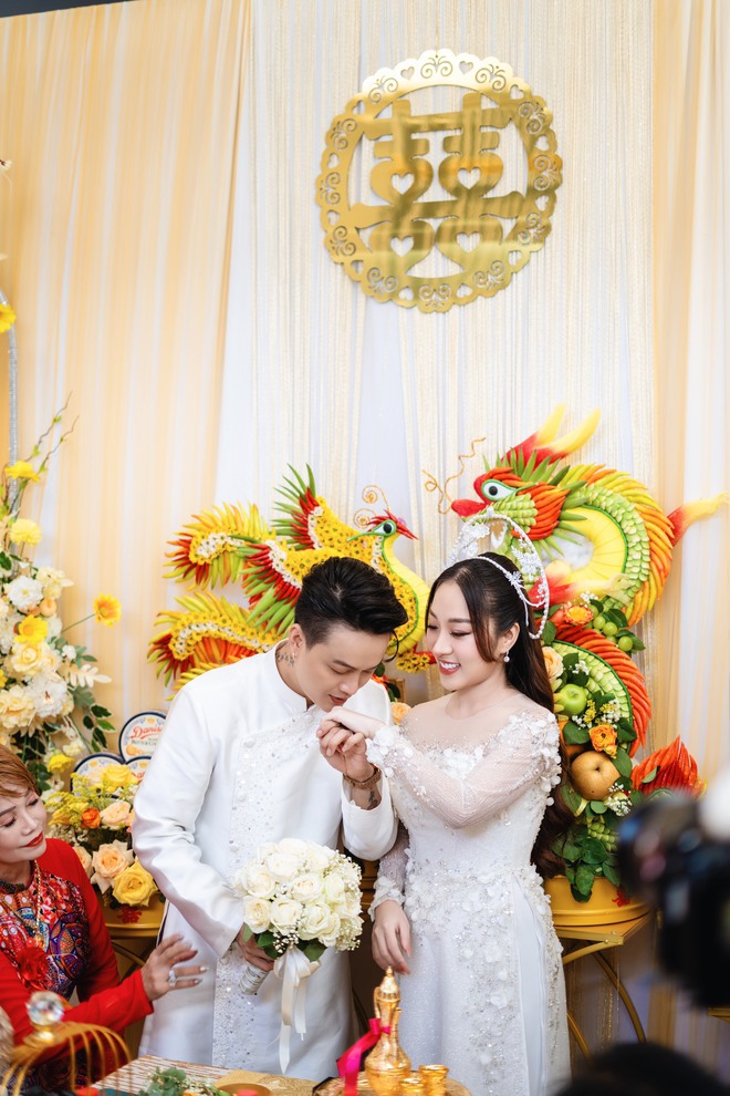 Đám cưới TiTi (HKT): Cô dâu chú rể trao nụ hôn cực ngọt, Tiến Luật - Lâm Vỹ Dạ và dàn sao Vbiz đổ bộ chúc mừng - Ảnh 17.