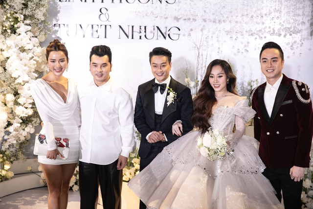 HKT hội ngộ đầy đủ sau nghi vấn cạch mặt, Khánh Phương hát tặng bản hit Chiếc khăn gió ấm ở đám cưới TiTi - Ảnh 8.