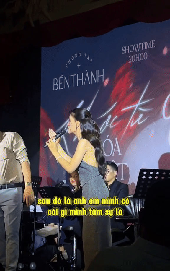 Netizen đào lại clip Hà Nhi bất ngờ được fan nam tỏ tình trên sân khấu, phản ứng của nữ ca sĩ lúc đó như thế nào? - Ảnh 2.