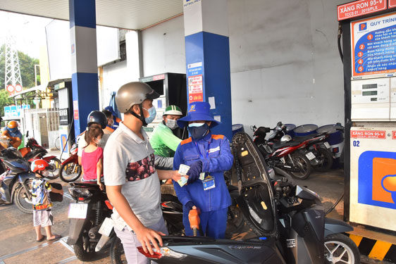 Giá xăng dầu giảm trước kỳ ng…