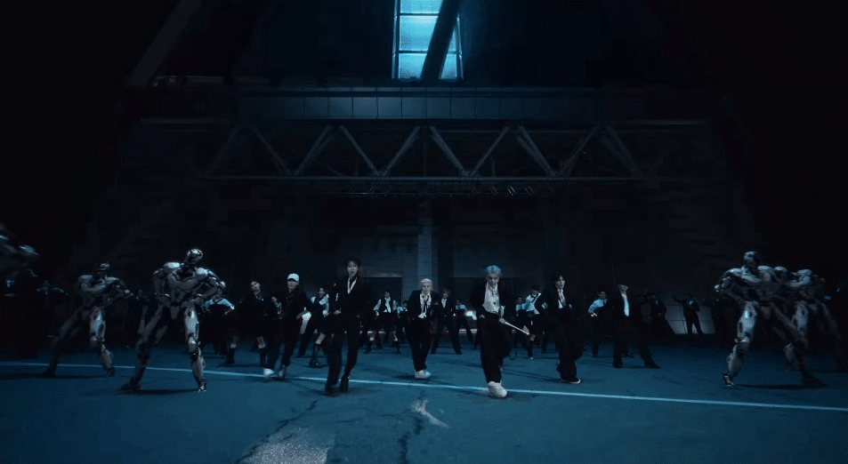 Zico - RM (BTS) ra nhạc, SEVENTEEN hé lộ MV như phim bom tấn, NewJeans comeback mặc nữ CEO gây sóng gió - Ảnh 11.