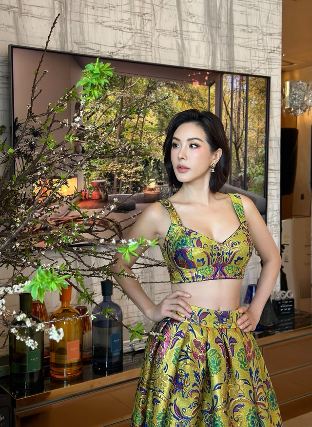 Nhan sắc gợi cảm tuổi U50 của Hoa hậu thơm nhất showbiz Việt, sống giàu sang trong dinh thự như lâu đài - Ảnh 10.