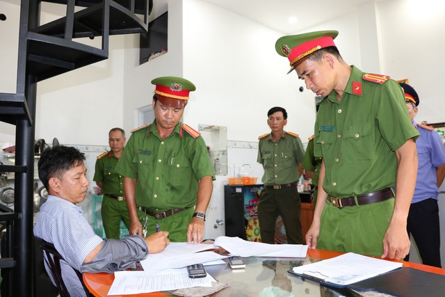 Bắt tạm giam một YouTuber ở Kiên Giang - Ảnh 2.