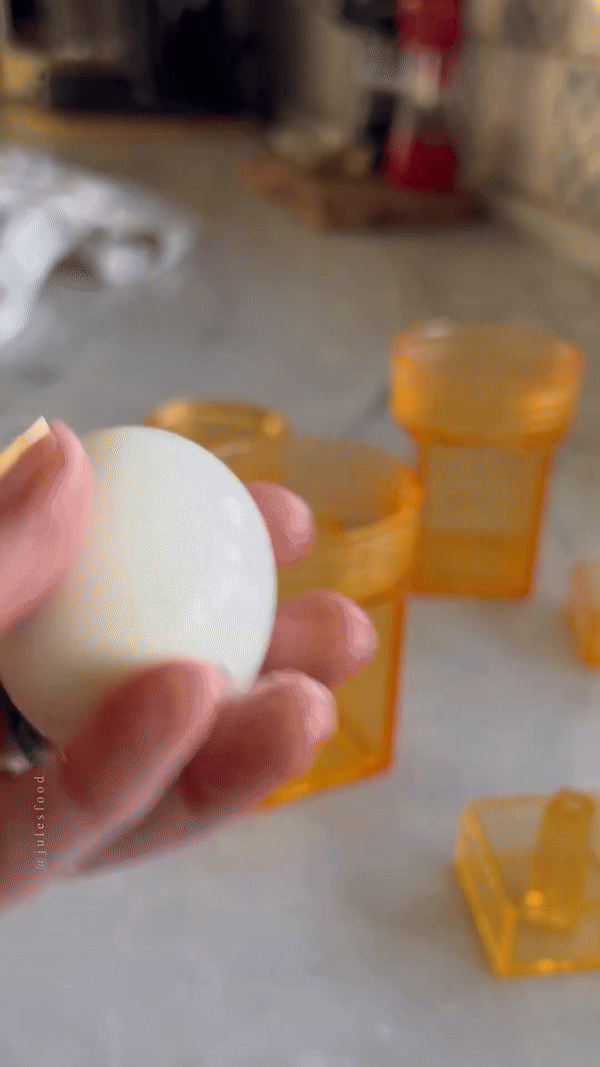 Quả trứng hình vuông hút hơn 14 triệu lượt xem: Thật thú vị! - Ảnh 2.