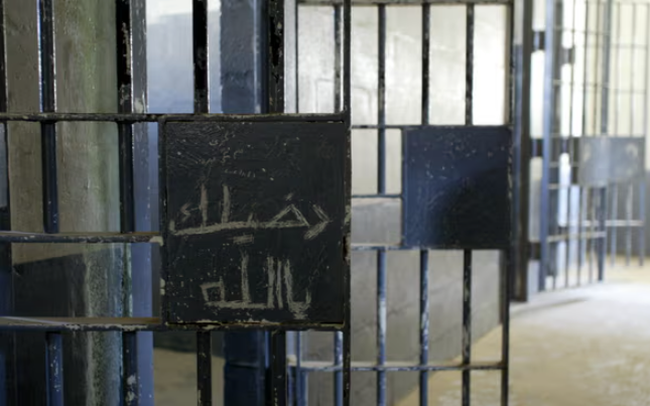 Iraq hình sự hóa hành vi quan hệ đồng giới với mức án tối đa 15 năm tù - Ảnh 1.