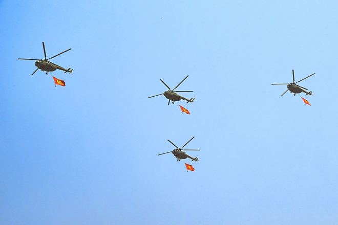 Choáng ngợp hình ảnh lần đầu 12.000 người, máy bay trực thăng trình diễn ở Điện Biên Phủ - Ảnh 9.