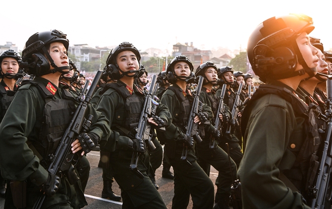 Choáng ngợp hình ảnh lần đầu 12.000 người, máy bay trực thăng trình diễn ở Điện Biên Phủ - Ảnh 6.