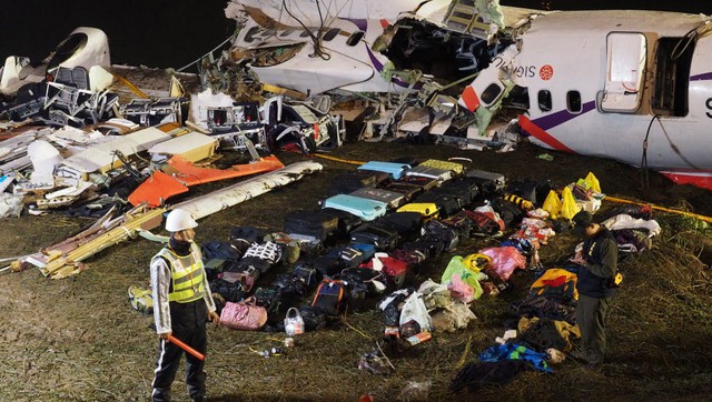 Tắt nhầm động cơ, phi công lái máy bay đâm sầm xuống cầu cao tốc khiến 48 hành khách thiệt mạng tại chỗ - Ảnh 7.