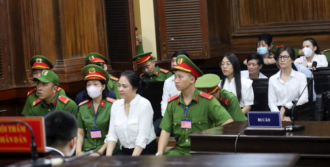 Trích xuất bà Nguyễn Phương Hằng về TPHCM chuẩn bị cho phiên tòa phúc thẩm - Ảnh 1.