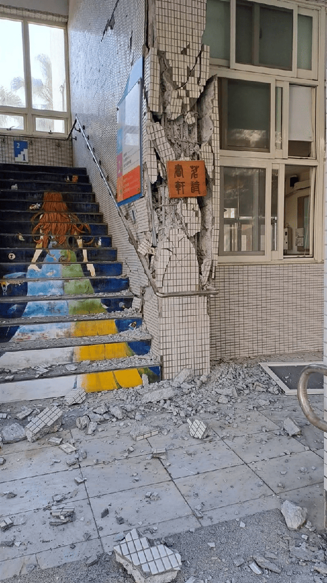 Khung cảnh ngôi trường bị ảnh hưởng nặng nề nhất trong trận động đất ở Đài Loan: Hư hại khắp nơi, lộ rõ cốt thép - Ảnh 7.