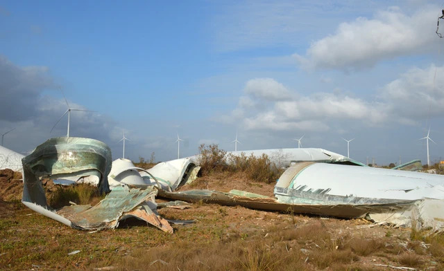 Cánh điện gió rơi tự do ở Bạc Liêu, 1 người dân đòi bồi thường 167 tỉ đồng - Ảnh 1.