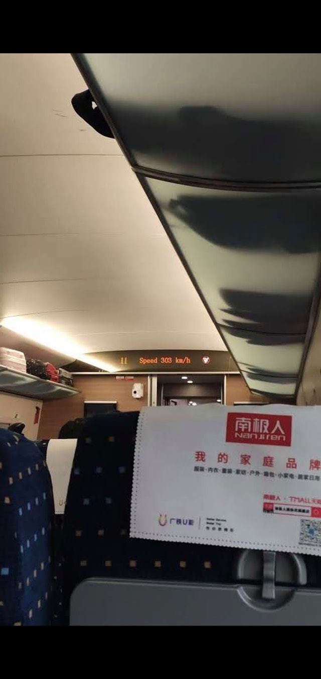 Khách Việt choáng với dịch vụ trên chuyến tàu 300km/giờ của Trung Quốc: Hài lòng từ đầu đến chân! - Ảnh 10.