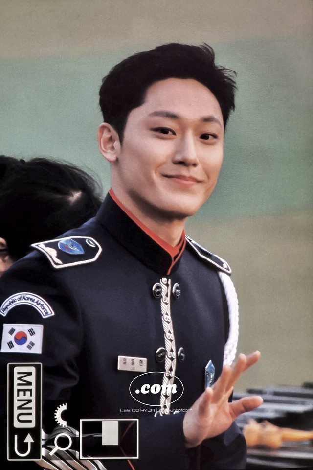 Nam thần quân đội xứ Hàn: Nam Joo Hyuk đô lên trông thấy, V - Jin (BTS) đẹp chấp cả cam thường - Ảnh 8.