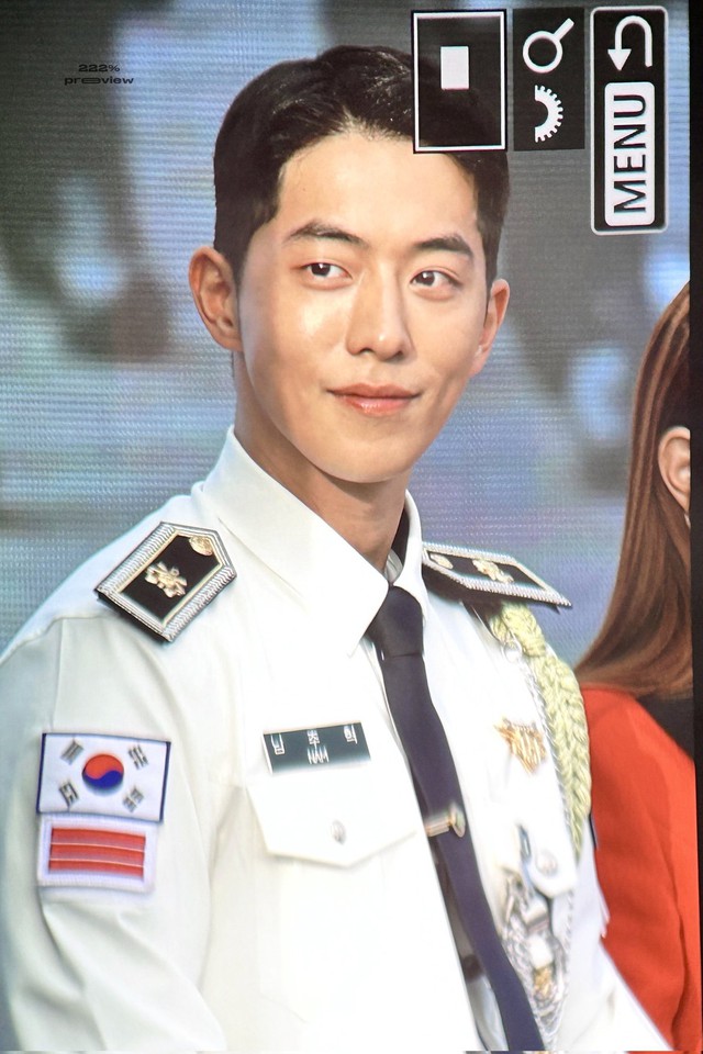 Nam thần quân đội xứ Hàn: Nam Joo Hyuk đô lên trông thấy, V - Jin (BTS) đẹp chấp cả cam thường - Ảnh 3.