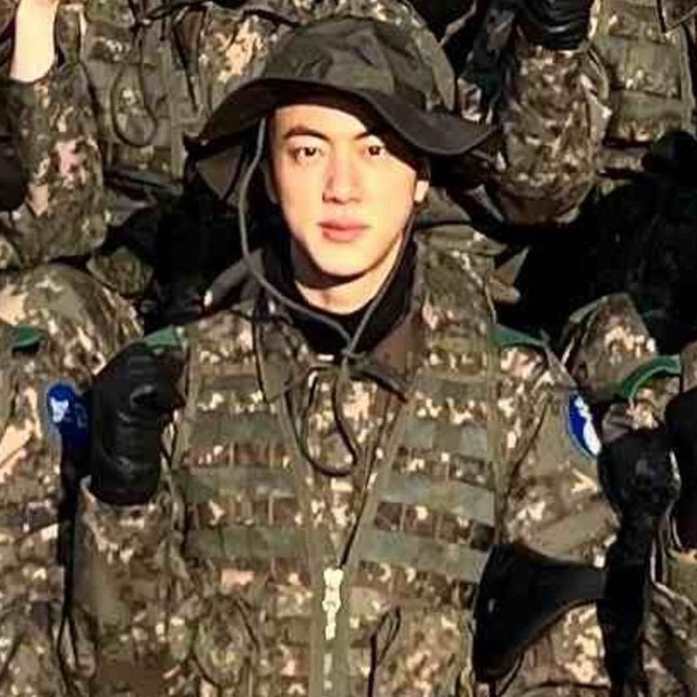 Nam thần quân đội xứ Hàn: Nam Joo Hyuk đô lên trông thấy, V - Jin (BTS) đẹp chấp cả cam thường - Ảnh 17.