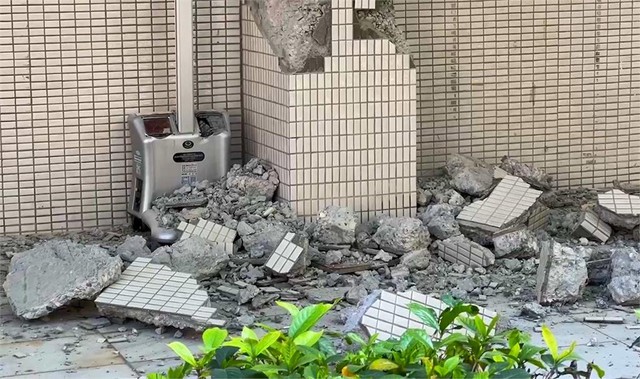 Khung cảnh ngôi trường bị ảnh hưởng nặng nề nhất trong trận động đất ở Đài Loan: Hư hại khắp nơi, lộ rõ cốt thép - Ảnh 4.
