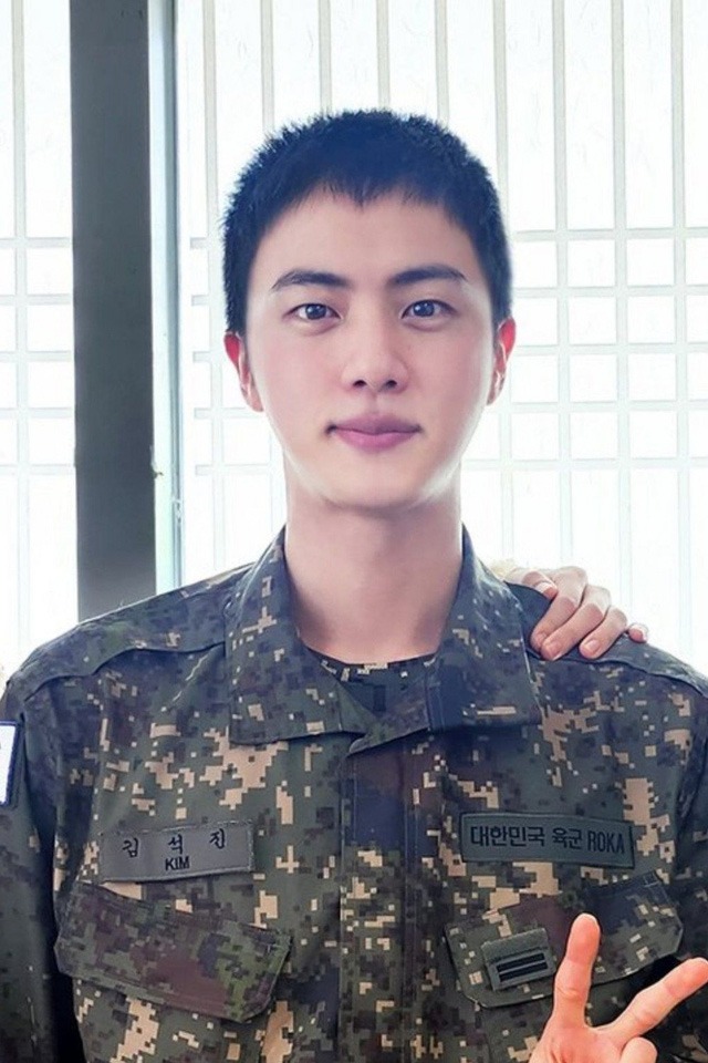 Nam thần quân đội xứ Hàn: Nam Joo Hyuk đô lên trông thấy, V - Jin (BTS) đẹp chấp cả cam thường - Ảnh 16.