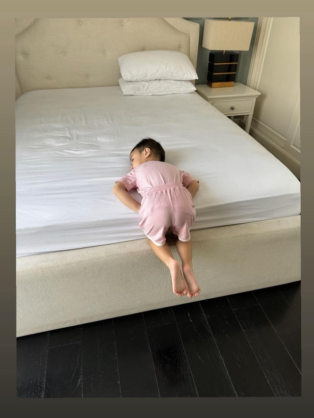 Tăng Thanh Hà nghỉ lễ đơn giản đến bất ngờ: Không du lịch, chỉ quanh quẩn ở nhà với con - Ảnh 2.