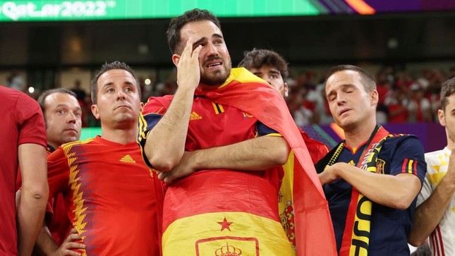 Nóng: Tây Ban Nha có nguy cơ bị loại khỏi Euro 2024, Real và Barca bị cấm dự Champions League - Ảnh 1.