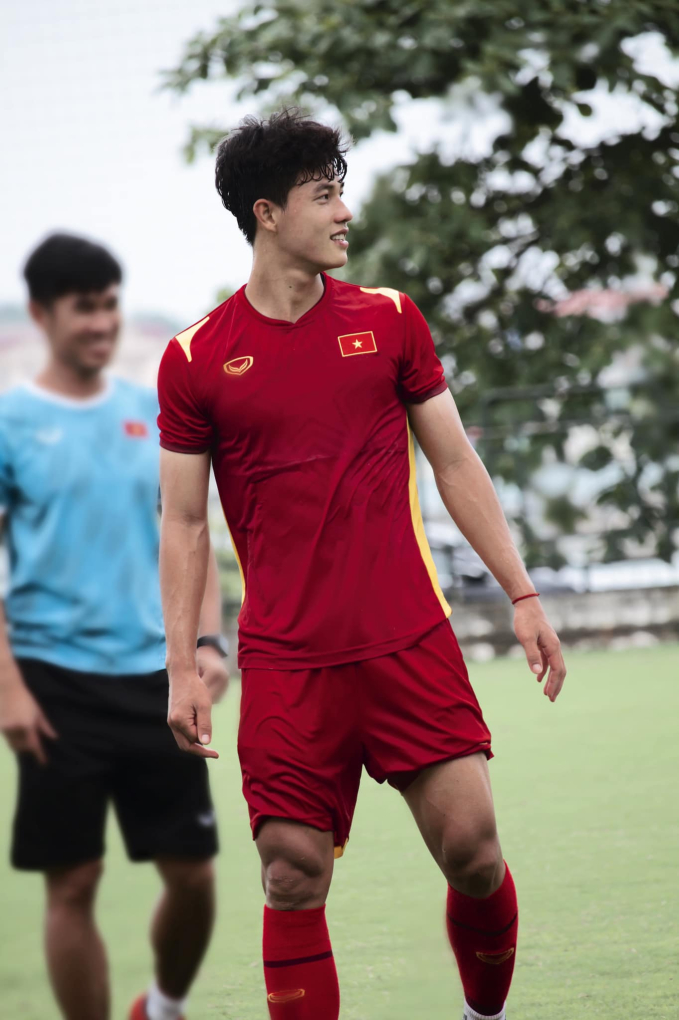 Top 5 cầu thủ điển trai nhất U23 Việt Nam: Vị trí số 1 visual cực phẩm, số 2 cao tới 1m90 - Ảnh 1.
