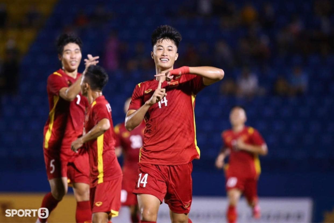 Top 5 cầu thủ điển trai nhất U23 Việt Nam: Vị trí số 1 visual cực phẩm, số 2 cao tới 1m90 - Ảnh 13.