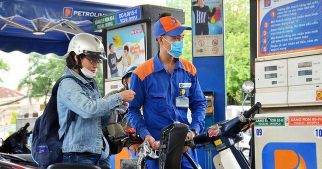 Giá xăng RON 95 giảm nhẹ, dầu đồng loạt tăng - Ảnh 1.