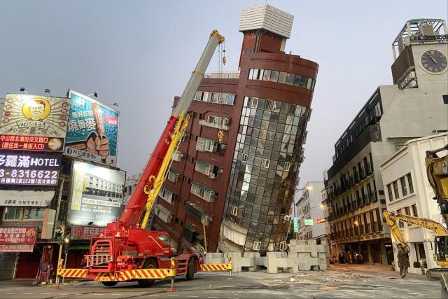 Động đất rung chuyển Đài Loan: Cô gái thiệt mạng vì cố quay lại tòa nhà đổ sập để cứu mèo - Ảnh 2.
