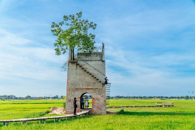 Phát hiện nơi bị bỏ hoang hơn 20 năm ở Hội An, giờ thu hút cực đông khách đến thăm, nằm giữa đồng lúa xanh - Ảnh 1. Phát hiện nơi bị bỏ hoang hơn 20 năm ở Hội An, giờ thu hút cực đông khách đến thăm, nằm giữa đồng lúa xanh - Ảnh 1.