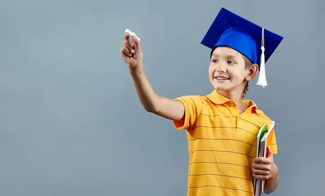 Nghi&ecirc;n cứu Mỹ l&yacute; giải: Tại sao lớn l&ecirc;n rất trung b&igrave;nh d&ugrave; hồi nhỏ giỏi giang, th&ocirc;ng minh? - Ảnh 1.