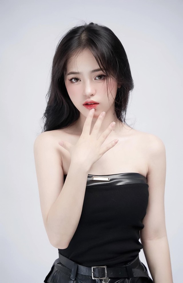 Cô bé bán lê Hà Giang sau 6 năm nổi tiếng: Tuổi 21 đẹp không tì vết, gợi cảm khó nhận ra - Ảnh 7.