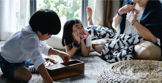 Trẻ chơi với nhiều bạn và trẻ thích chơi 1 mình có EQ khác biệt lớn: Chuyên gia chỉ ra 5 điều đặc biệt khiến cha mẹ phải suy nghĩ - Ảnh 1.