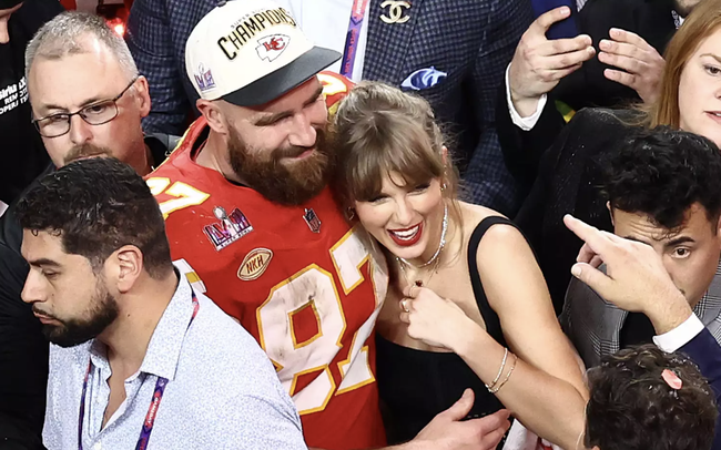 Hẹn hò Taylor Swift, Travis Kelce đang sống cuộc đời hạnh phúc nhất - Ảnh 2.