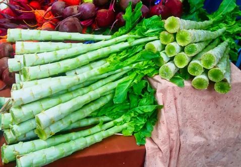 Lật tẩy c&acirc;y cỏ qu&ecirc; m&ugrave;a b&agrave; nội trợ Việt đua nhau trồng, khoe l&agrave; rau tiến vua cả triệu đồng/kg - Ảnh 1.
