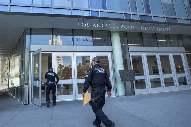 Mỹ: Bí ẩn bủa vây vụ đánh cắp tiền mặt lớn nhất lịch sử Los Angeles - Ảnh 1.