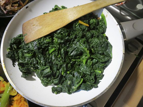 Thường xuy&ecirc;n đun lại 5 loại thực phẩm n&agrave;y tương đương với tự s&aacute;t mỗi ng&agrave;y - Ảnh 1.