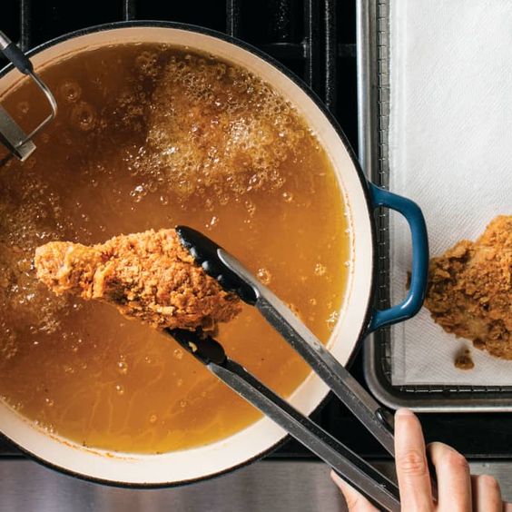 Thường xuy&ecirc;n đun lại 5 loại thực phẩm n&agrave;y tương đương với tự s&aacute;t mỗi ng&agrave;y - Ảnh 2.