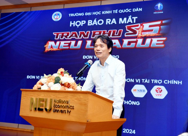 Bùi Hoàng Việt Anh gửi lời động viên đặc biệt trong ngày ra mắt giải bóng đá NEU League S5 2024 - Ảnh 1.