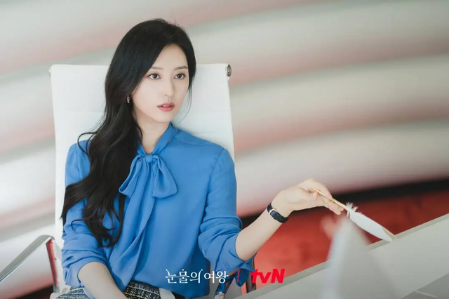 Ngắm chaebol Kim Ji Won diện áo sơ mi, ghim được ngay 5 mẫu thanh lịch, sang nức nở cho nàng công sở - Ảnh 5.